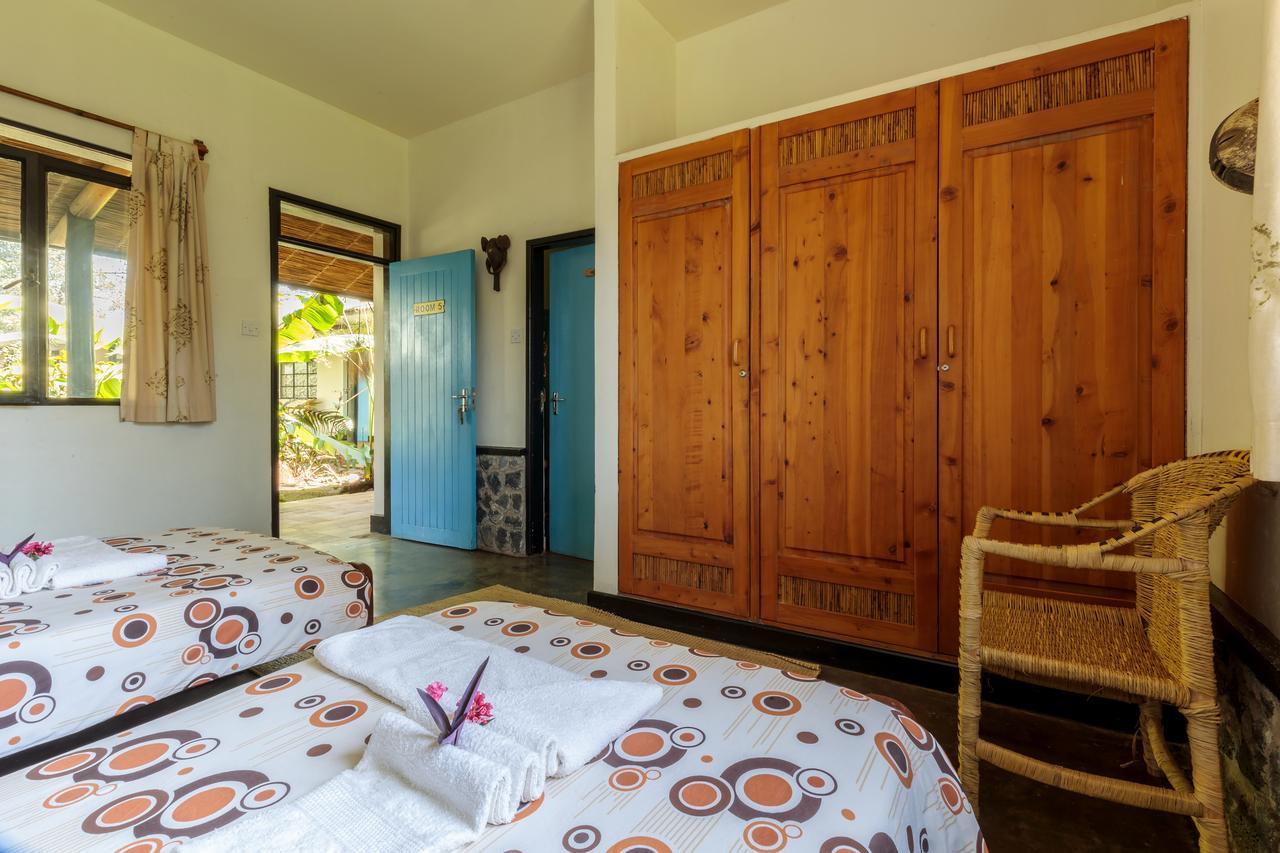 Travellers Rest Hotel Kisoro Exterior photo